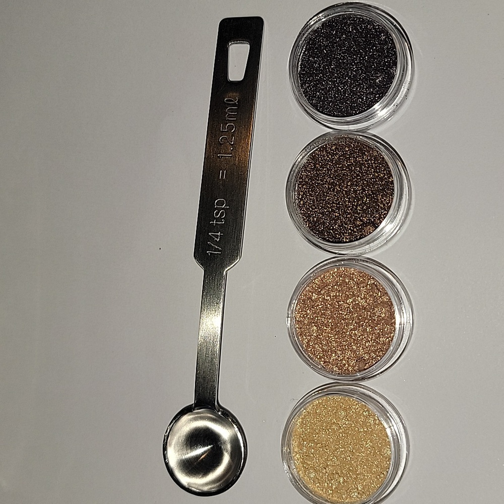 MAC PIGMENT SAMPLE SET - Picture 3 of 3